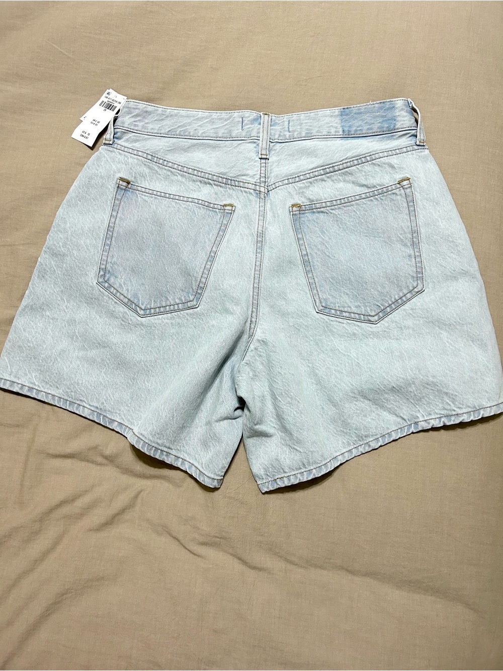 NWT Abercrombie & Fitch Light Wash High Rise Loose Denim Shorts - Picture 3 of 5
